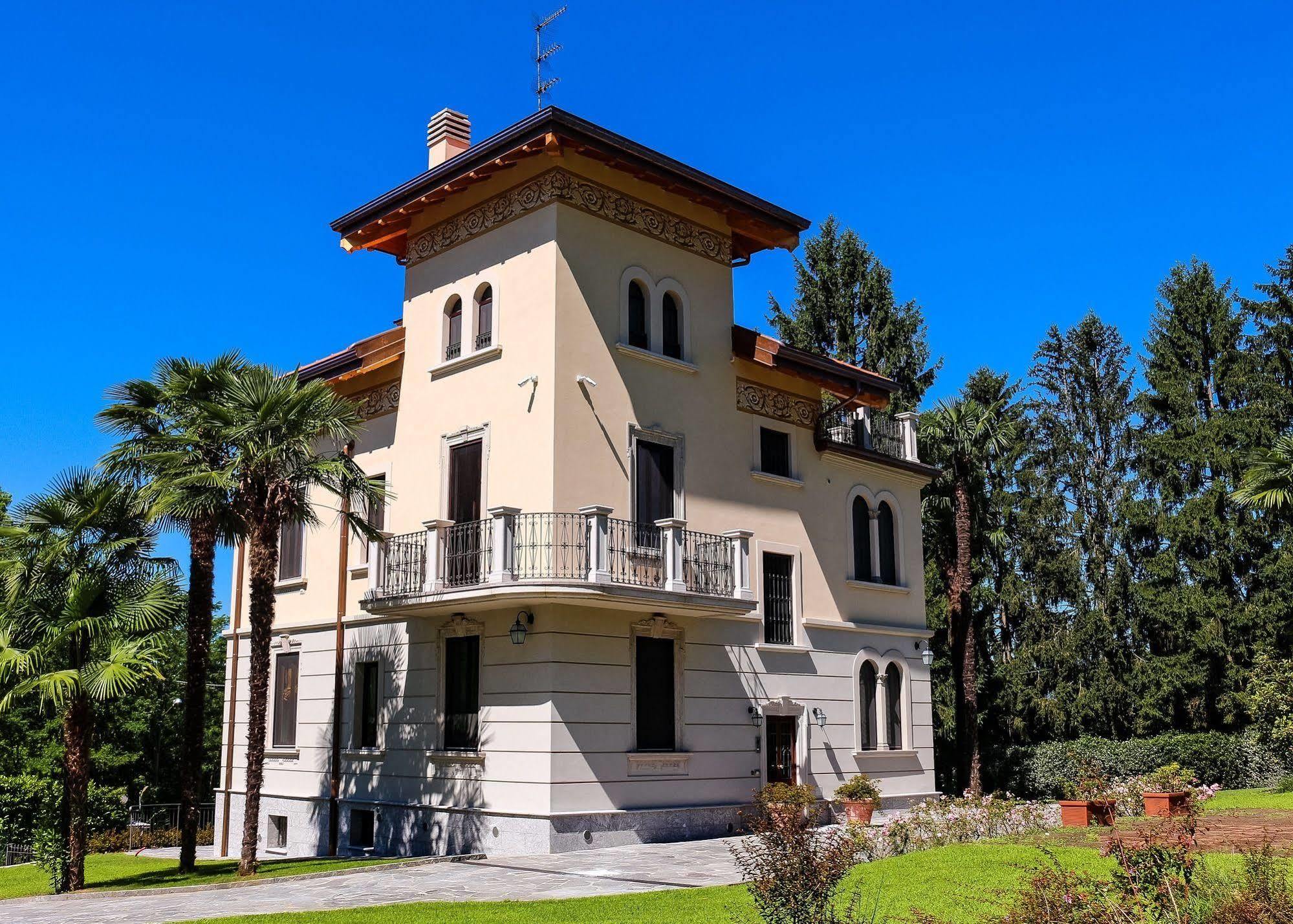 Villa Chiara B&B Biandronno Exterior photo