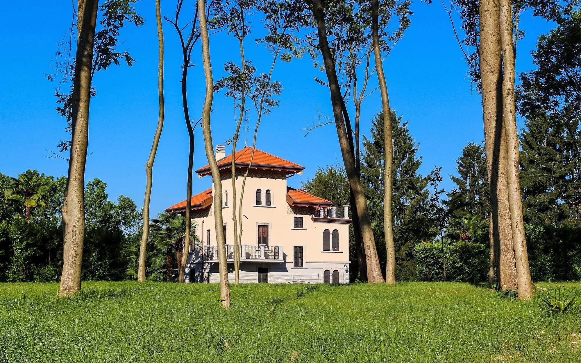 Villa Chiara B&B Biandronno Exterior photo